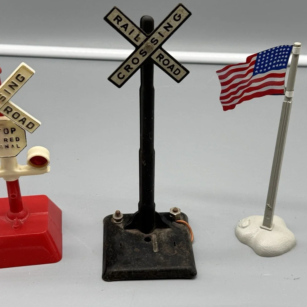 Vintage O Gauge Railroad Crossing Signals Train Accessories Lot Of 3